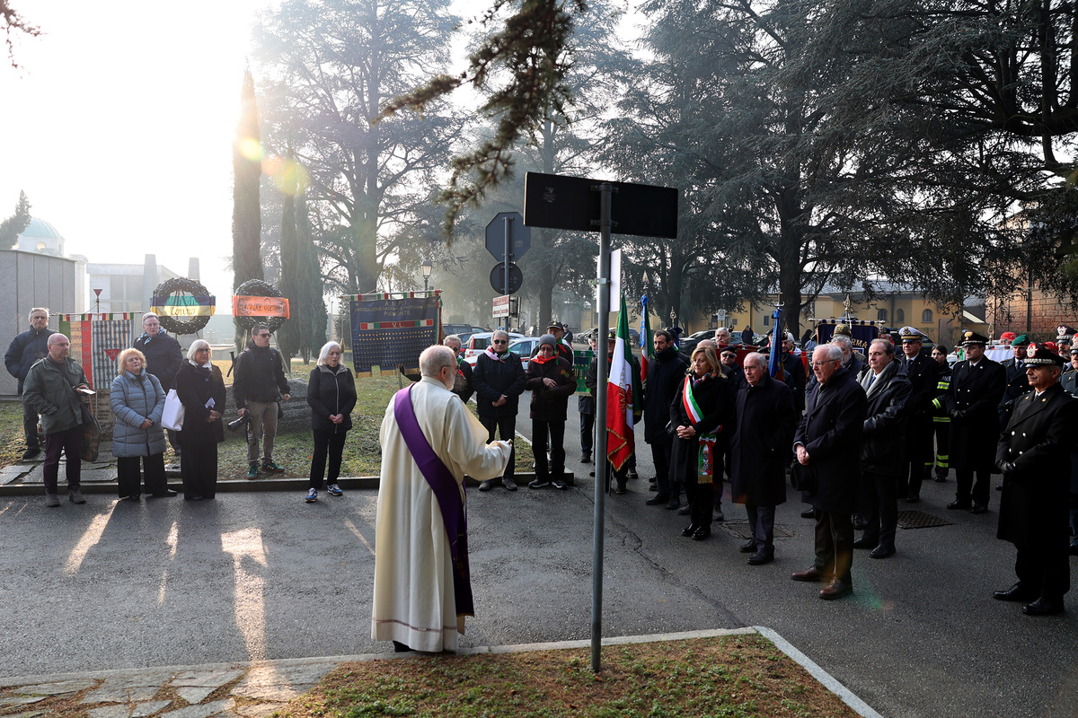 La benedizione del diacono Marco Allara.