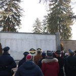 Autorità durante preghiera Rabbino Ariel Di Porto davanti lapide Ebrei Torinesi morti nei lager