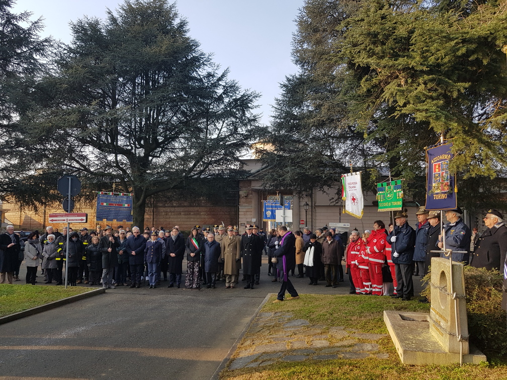 Autorità ai cippi dei Deportati politici e militari