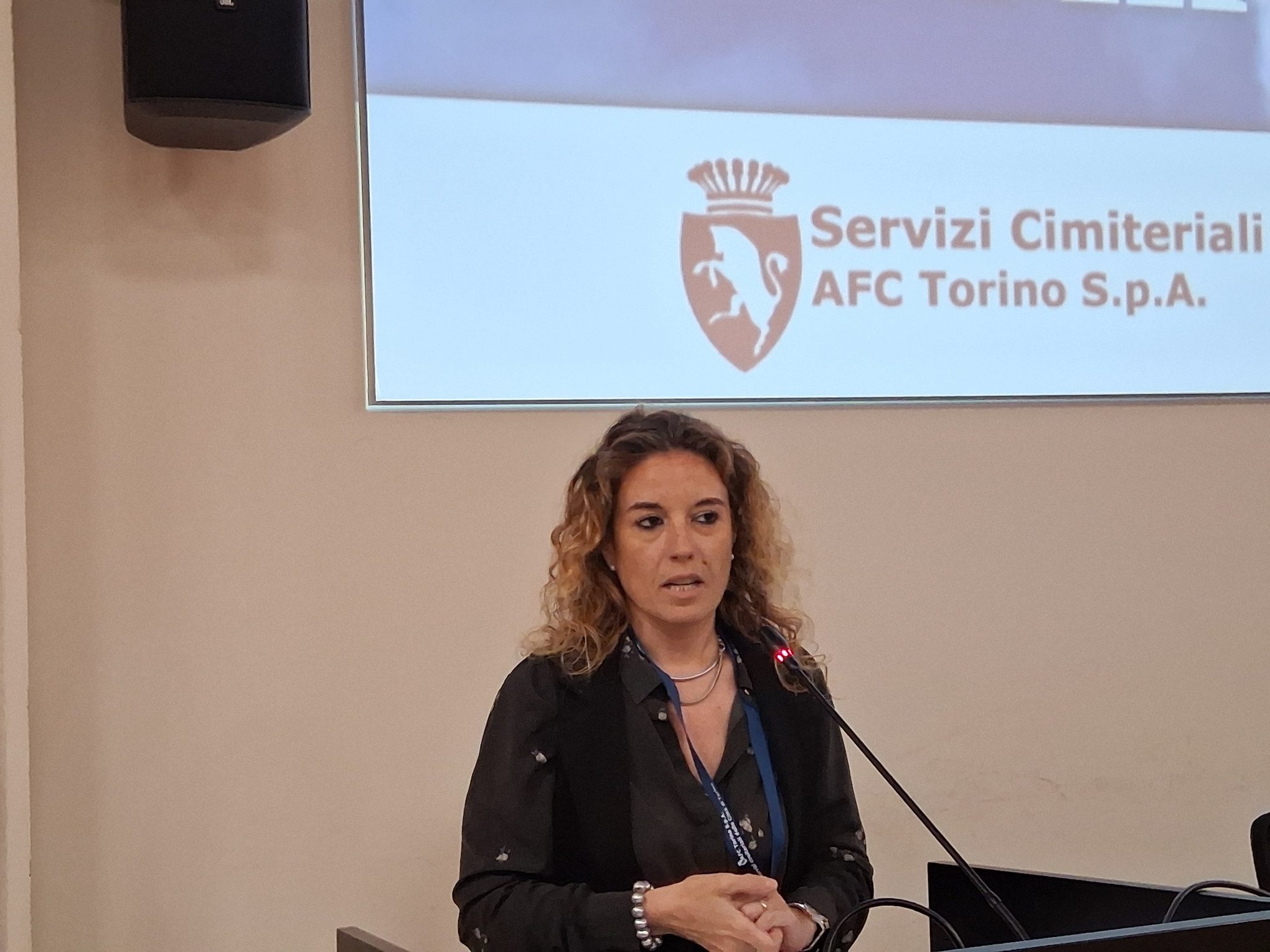 Intervento dell’assessora del Comune con delega ai cimiteri, Chiara Folgietta.