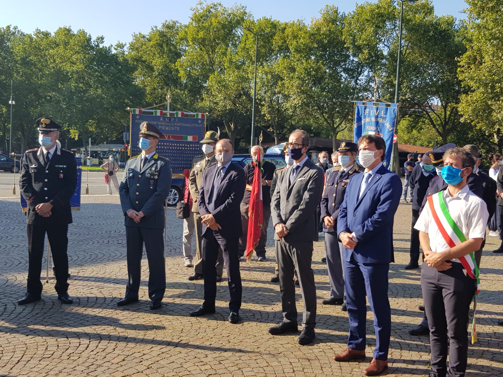 Da sinistra gli assessori Marco Giusta del comune e Andrea tronzano della regione insieme alle altre autorità