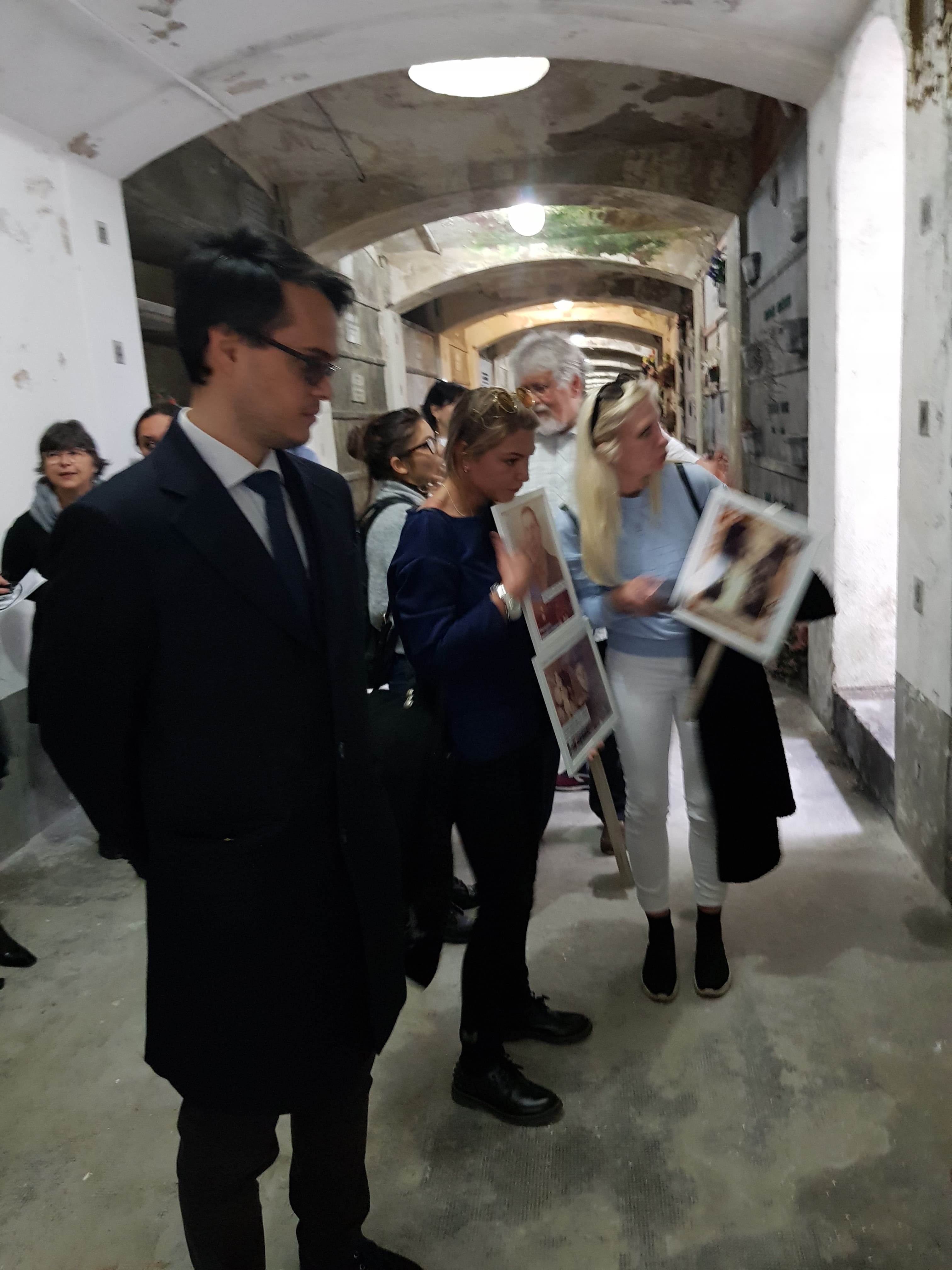 Davanti alla tomba di Grosa