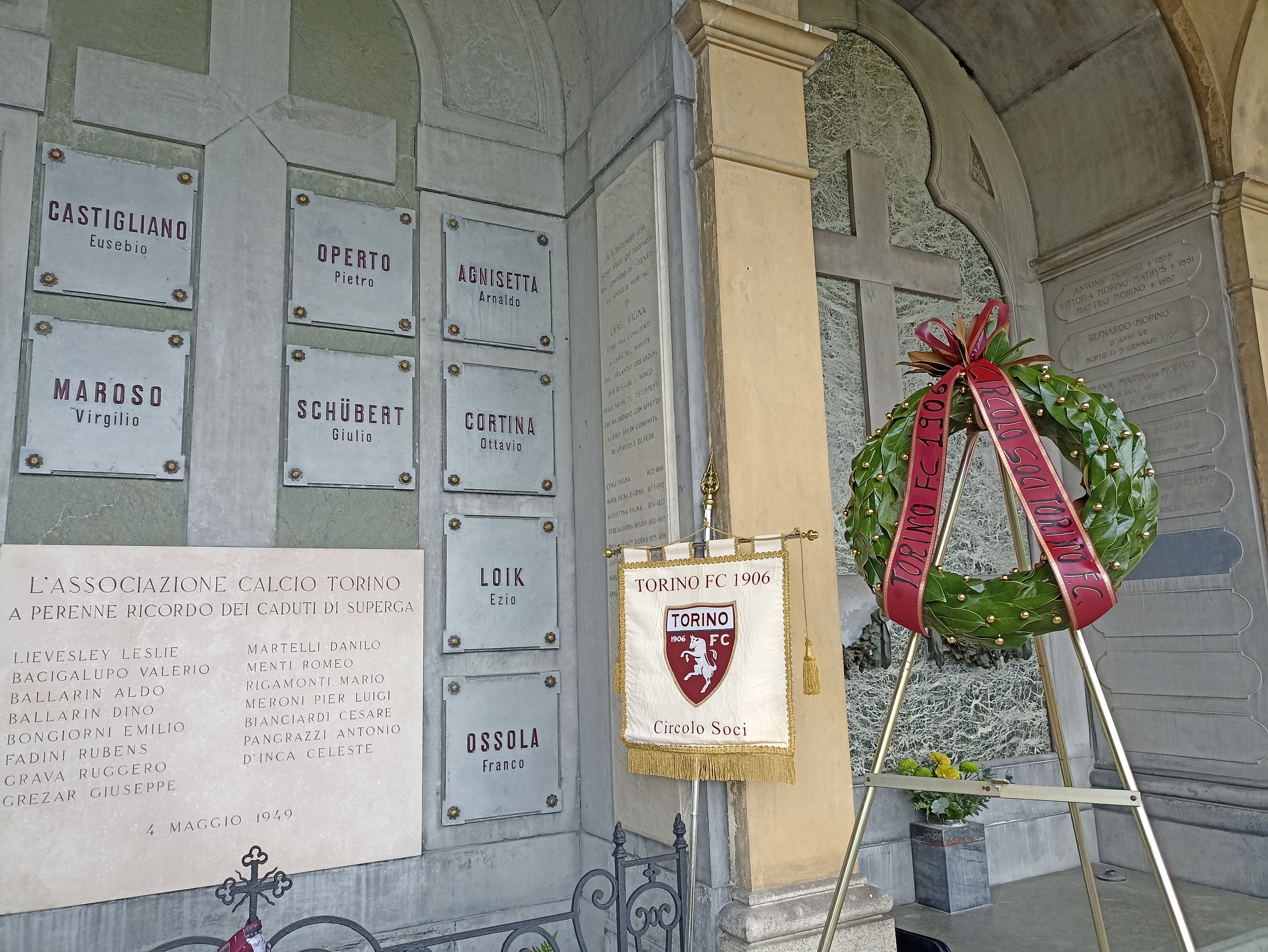 Le lapidi al Monumentale in ricordo dei calciatori del Grande Torino