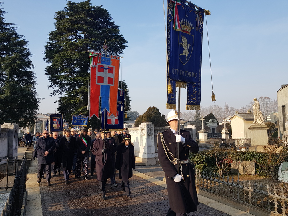 Il Corteo con i Gonfaloni della Città e della Regione