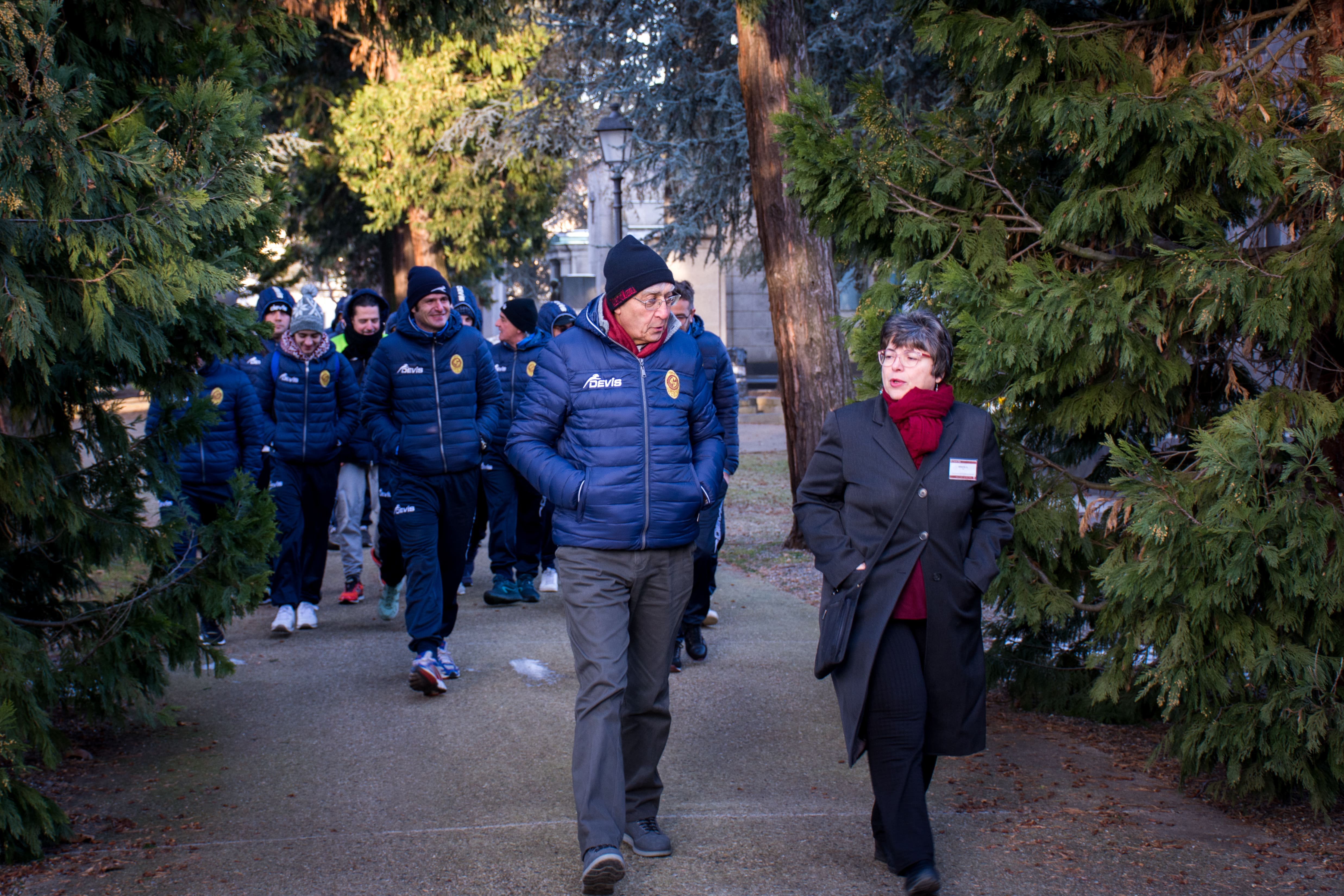La Societ++í Sportiva Valentino Mazzola Scoperchia da Salerno in visita al Monumentale con la responsabile dei percorsi turistici di AFC Renata Santoro
