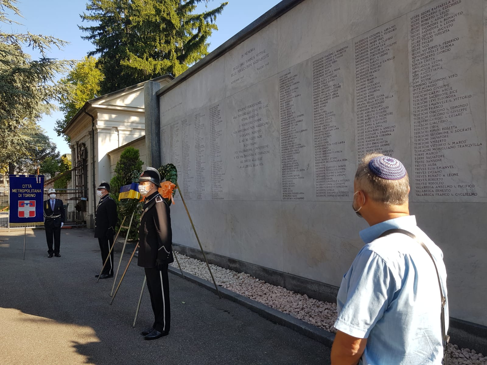 La lapide degli Ebrei torinesi morti nei lager