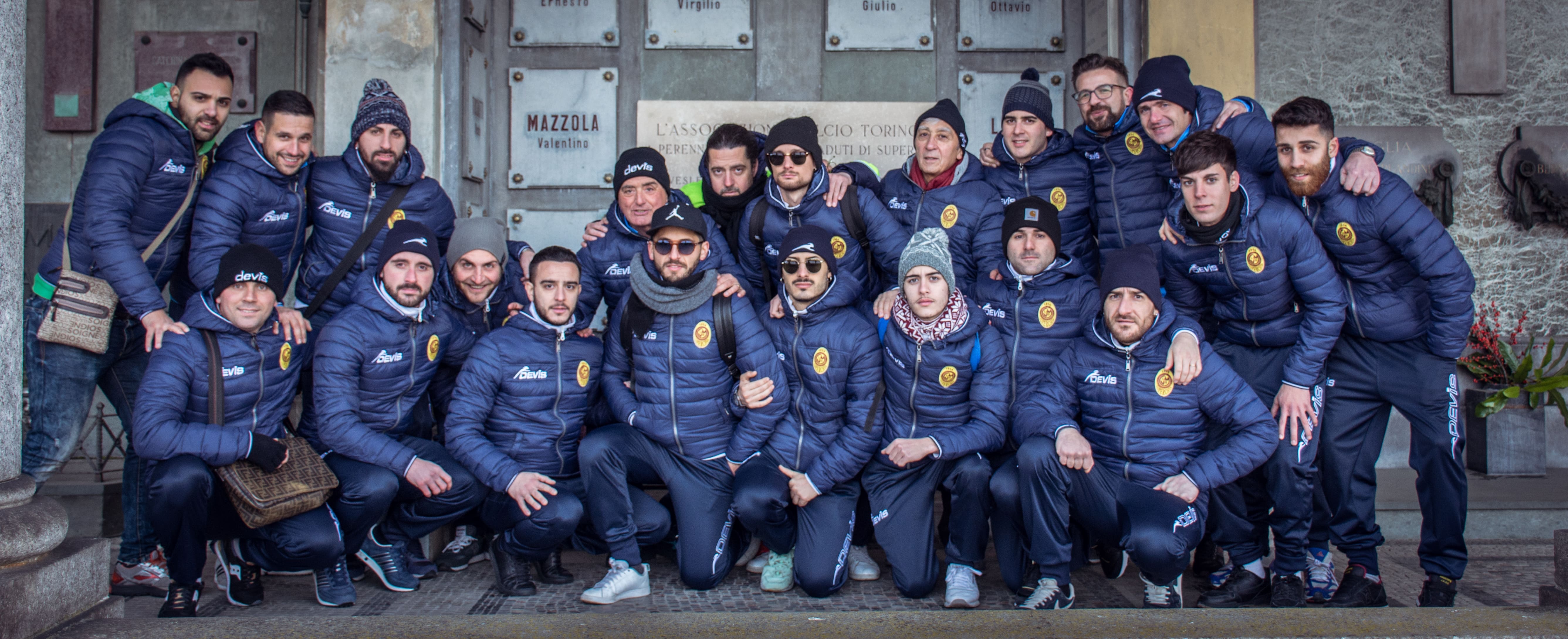 Foto di gruppo del Valentino Mazzola Scoperchia da Salerno