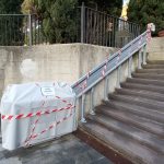 Al cimitero di Cavoretto in Prima Ampliazione, fermo temporaneamente per un problema tecnico il montascale che porta alla terrazza con le tombe di famiglia.