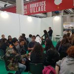 Studenti al lavoro a gruppi