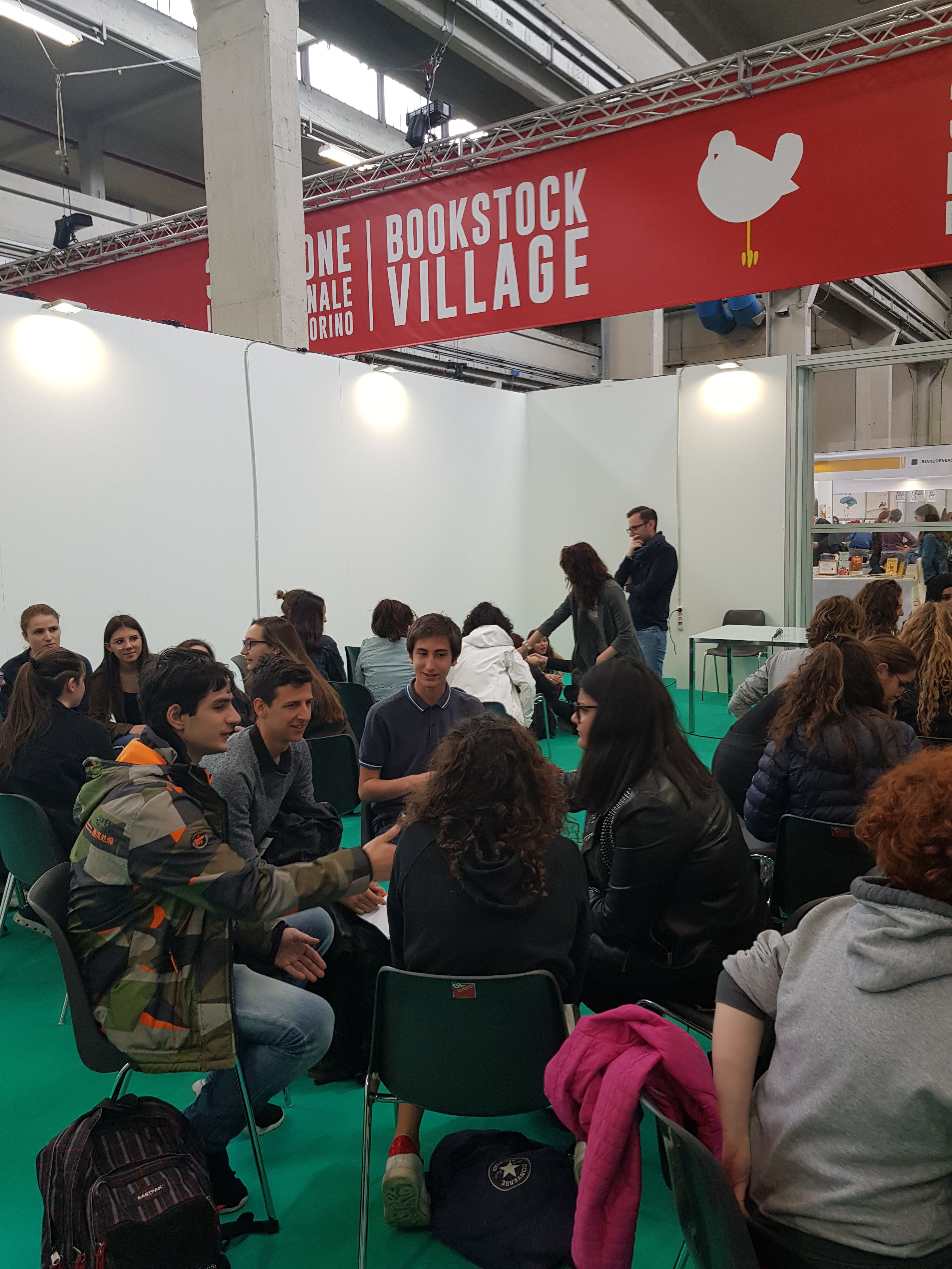 Studenti al lavoro a gruppi