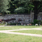 Vista frontale cellette cimitero Sassi